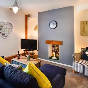 Guest Homes - Cambrian Apartment