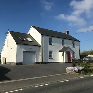 Beautiful Modern House In The Heart Of Gower Holiday home
